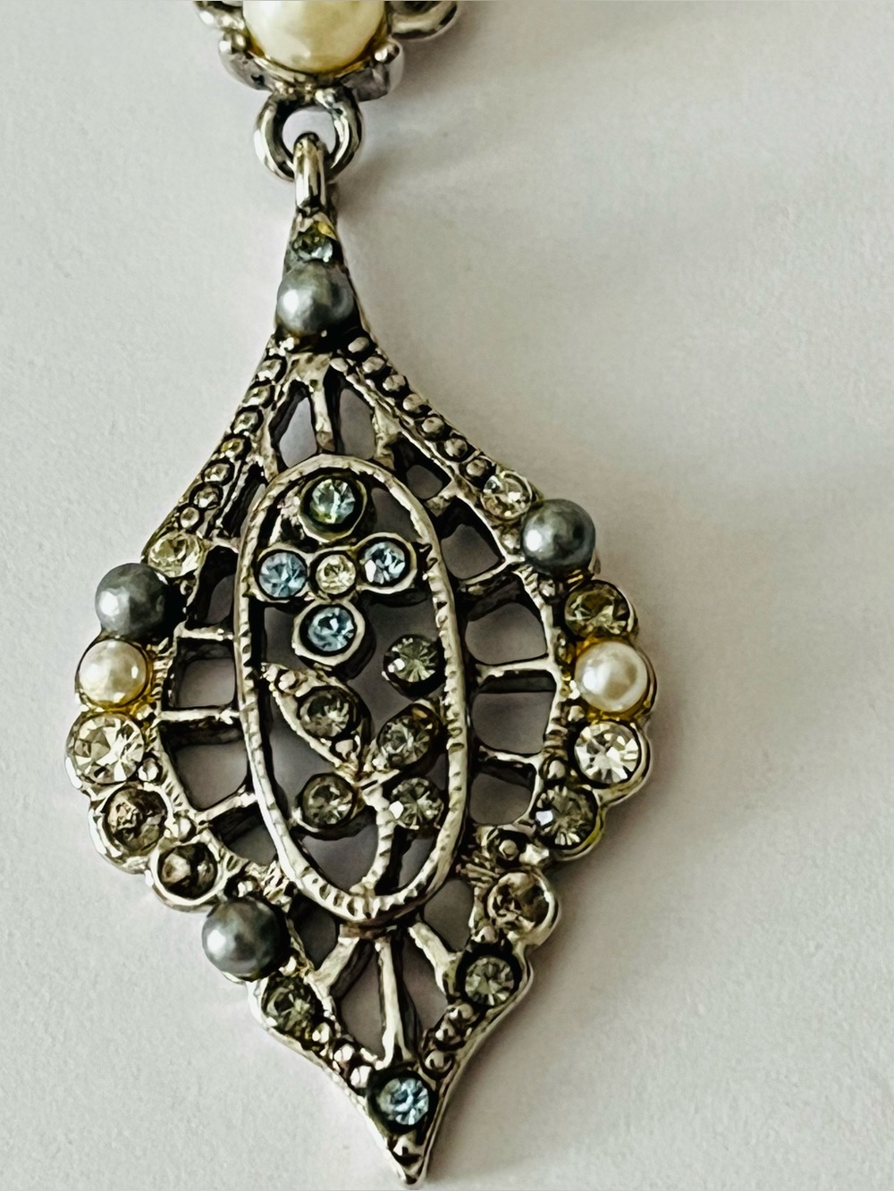Oscar de la Renta Pendant Silvertone Necklace Pearls & Crystals 3 Missing
